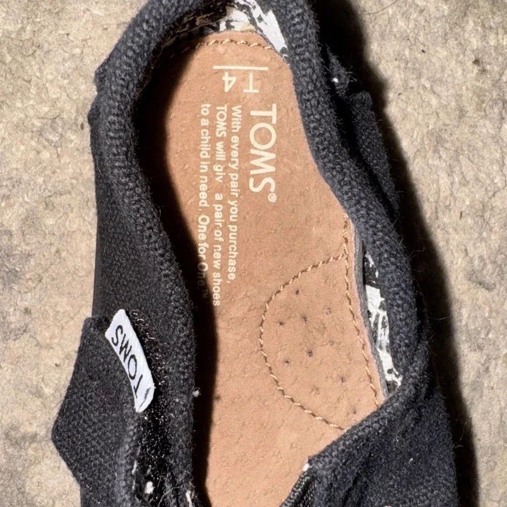 TOMS Black‎ Canvas Baby Shoes Size T4 Toddler 4 Girls